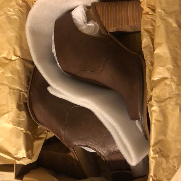 Shoes - Picture 3 of 3